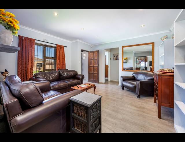 3 BEDROOM HOUSE FOR SALE IN VIKING VILLAGE
